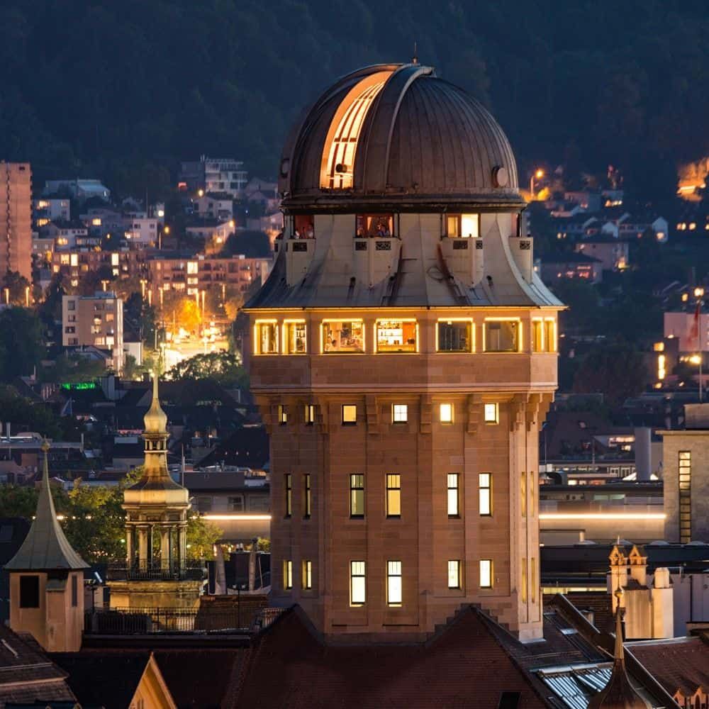 Urania Sternwarte Zürich Turm beleuchtet bei Nacht Urania Sternwarte Zürich Turm beleuchtet bei Nacht